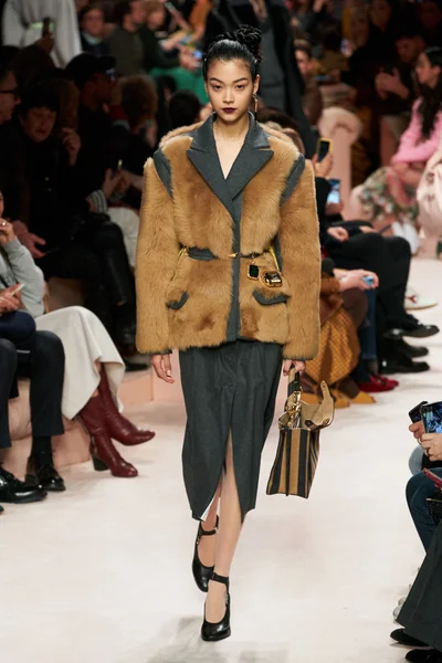 Look 10